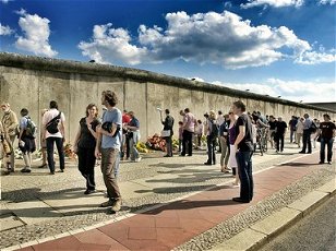 German: The Rise and Fall of the Berlin Wall