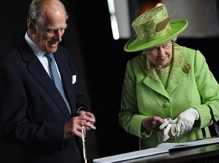 Elizabeth II: A  Right Royal Mess
