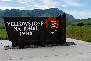 Yellowstone Park Big Sky and Amazing Land