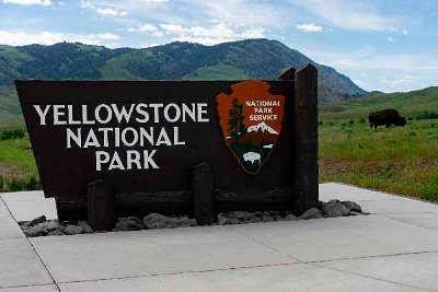 USA  Parks: Yellowstone Park Big Sky and Amazing Land